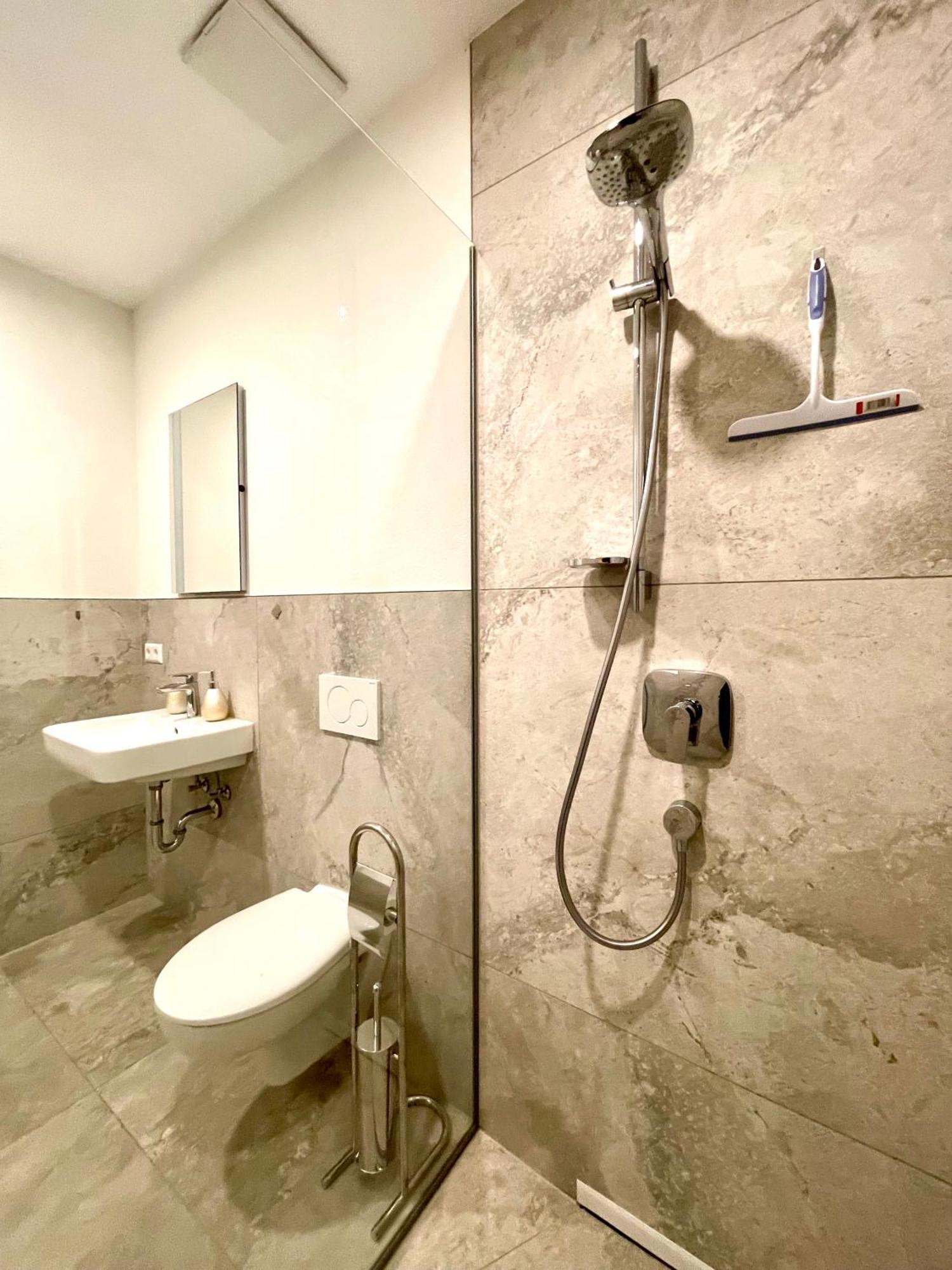 Neu Grosse Einzimmerwohnung Im Zentrum Goldstadt Pforzheim Schloessle Exteriér fotografie