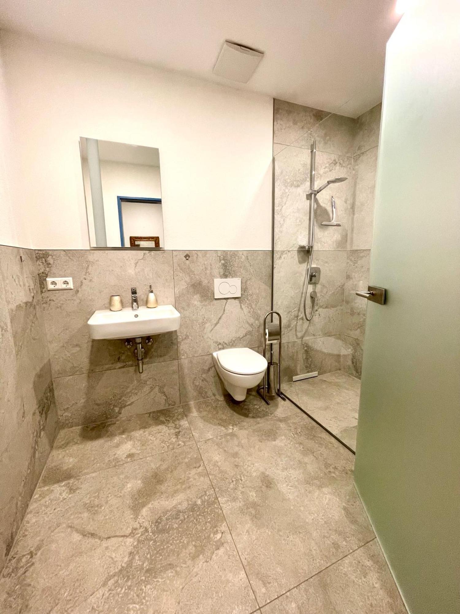 Neu Grosse Einzimmerwohnung Im Zentrum Goldstadt Pforzheim Schloessle Exteriér fotografie