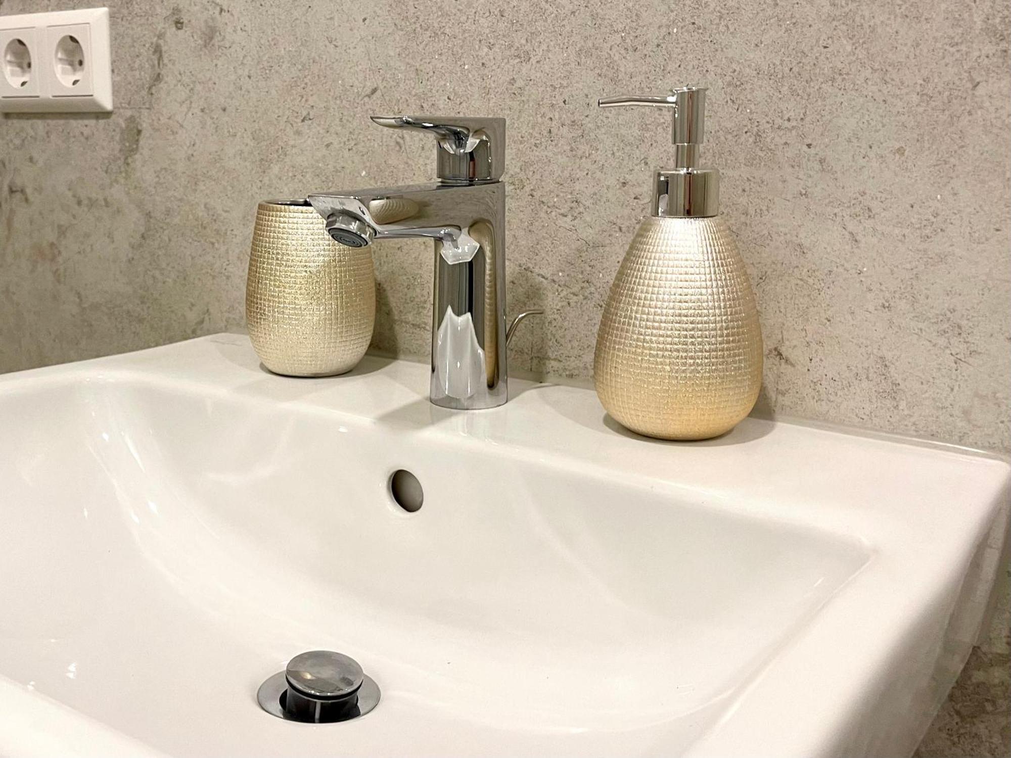 Neu Grosse Einzimmerwohnung Im Zentrum Goldstadt Pforzheim Schloessle Exteriér fotografie