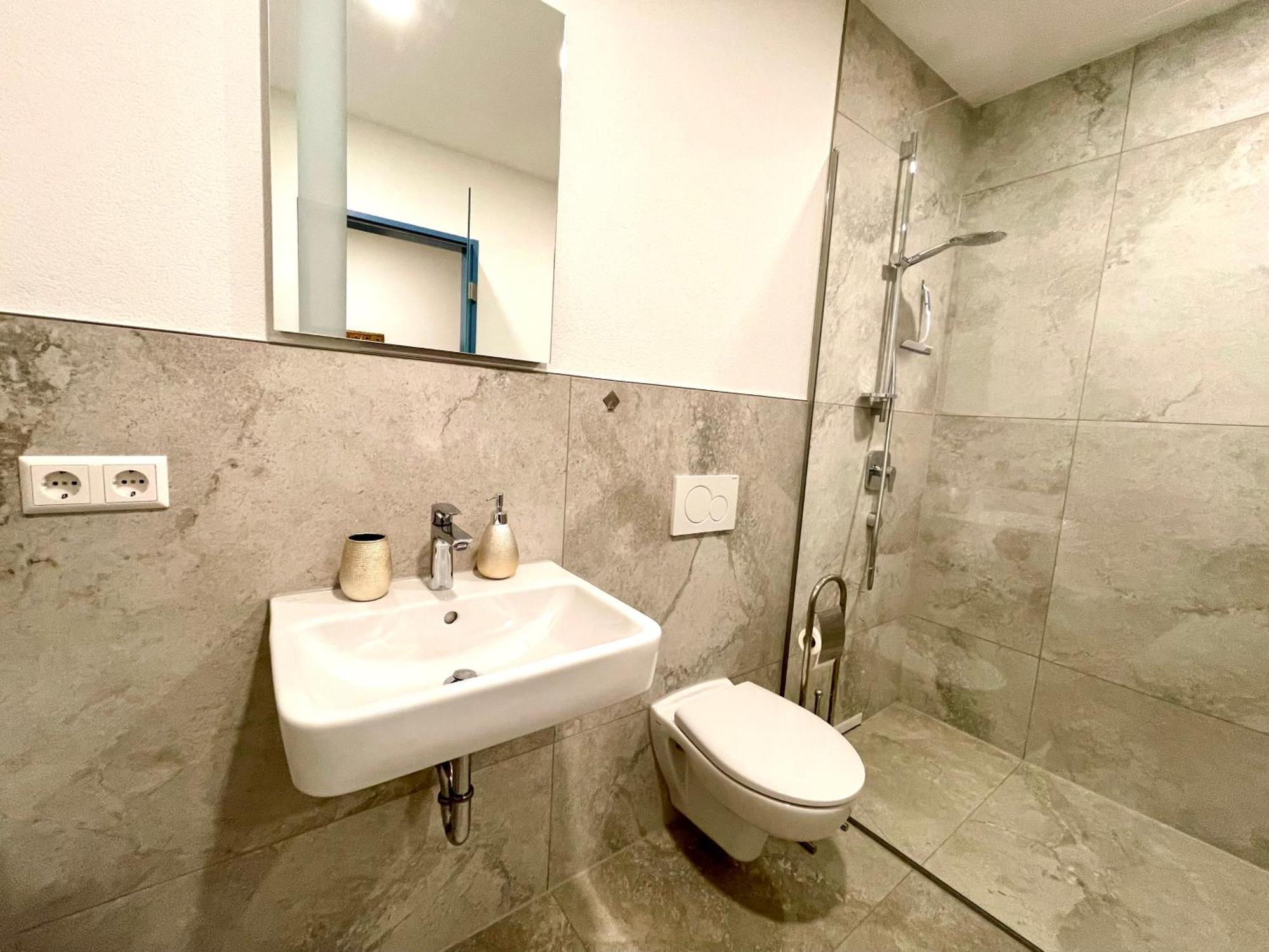 Neu Grosse Einzimmerwohnung Im Zentrum Goldstadt Pforzheim Schloessle Exteriér fotografie