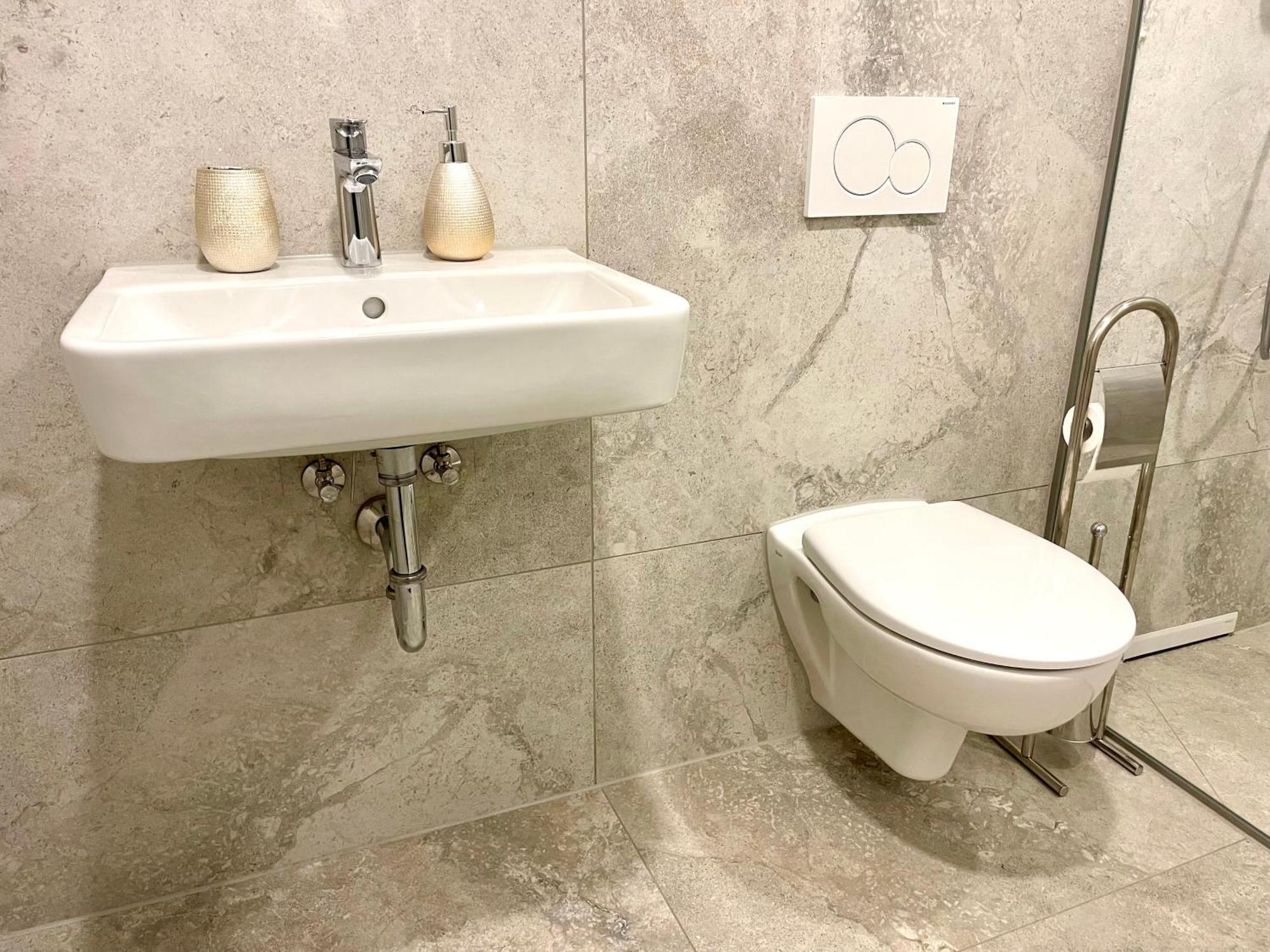 Neu Grosse Einzimmerwohnung Im Zentrum Goldstadt Pforzheim Schloessle Exteriér fotografie