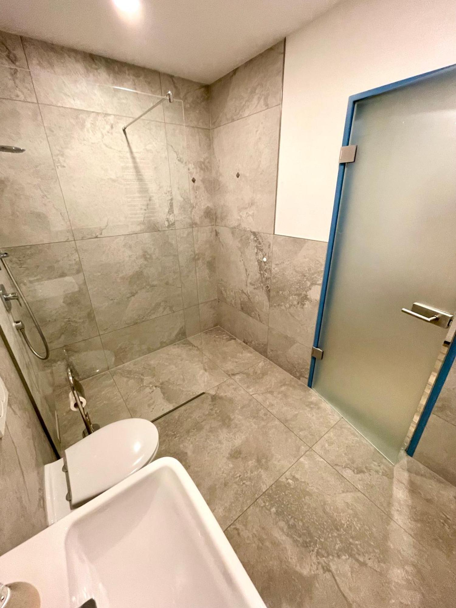 Neu Grosse Einzimmerwohnung Im Zentrum Goldstadt Pforzheim Schloessle Exteriér fotografie
