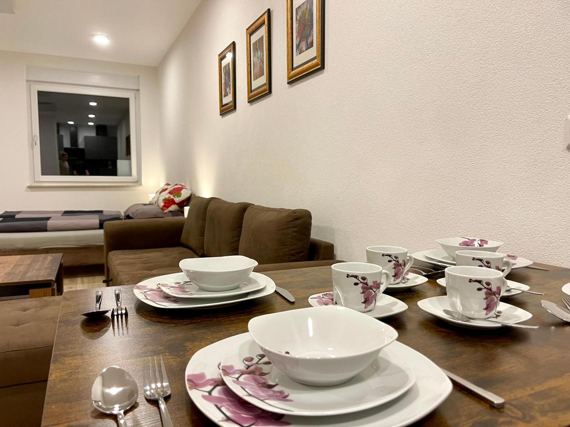 Neu Grosse Einzimmerwohnung Im Zentrum Goldstadt Pforzheim Schloessle Exteriér fotografie