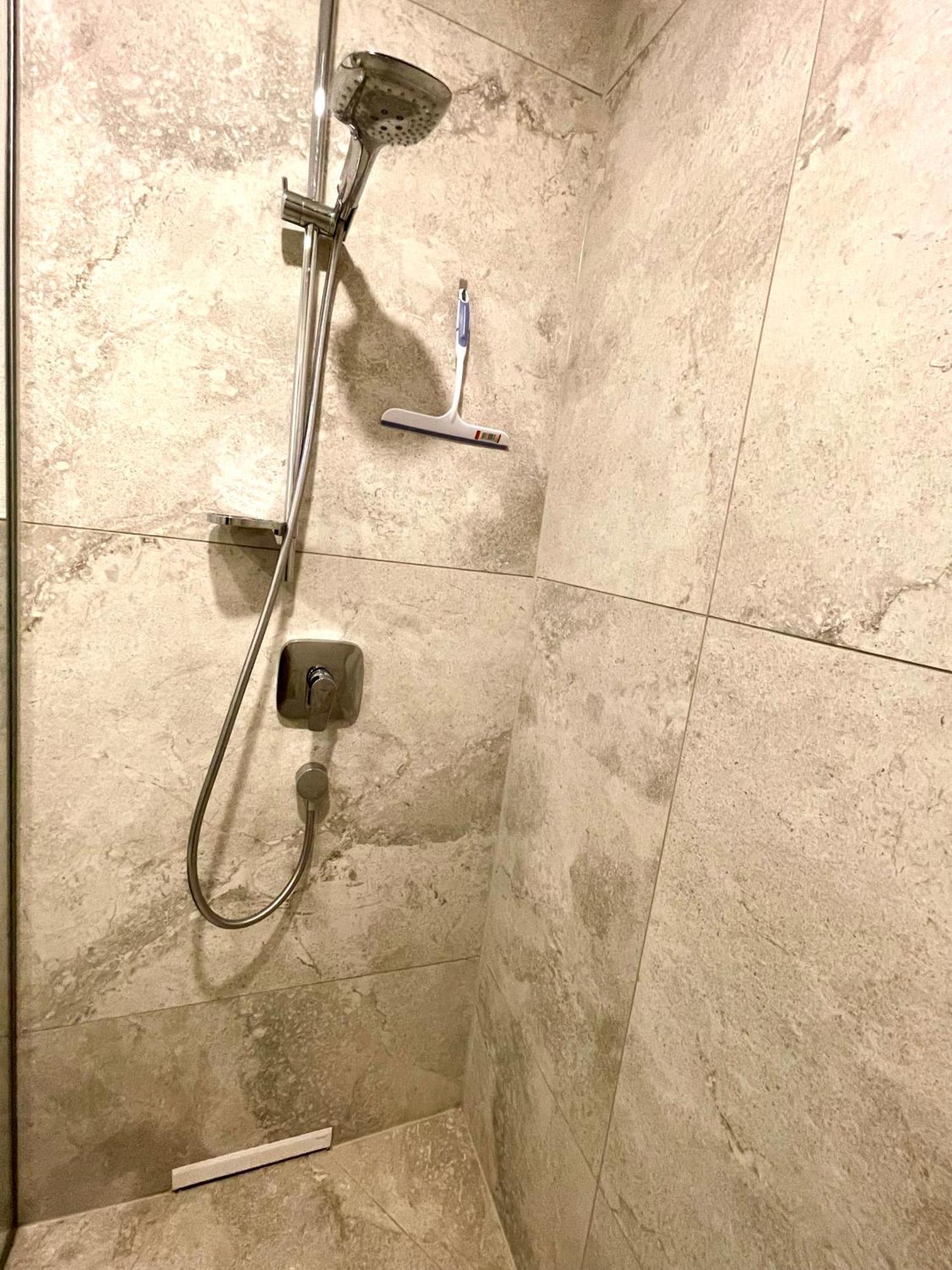 Neu Grosse Einzimmerwohnung Im Zentrum Goldstadt Pforzheim Schloessle Exteriér fotografie