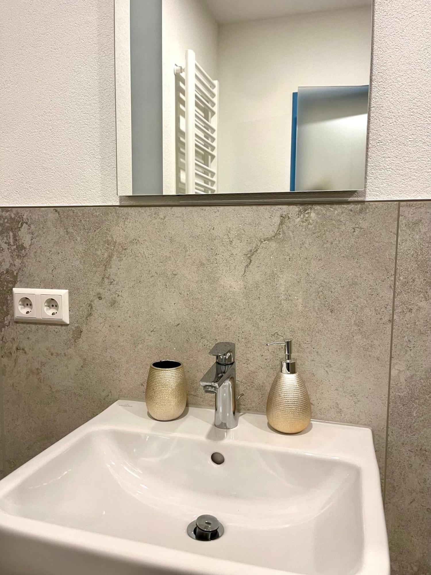 Neu Grosse Einzimmerwohnung Im Zentrum Goldstadt Pforzheim Schloessle Exteriér fotografie