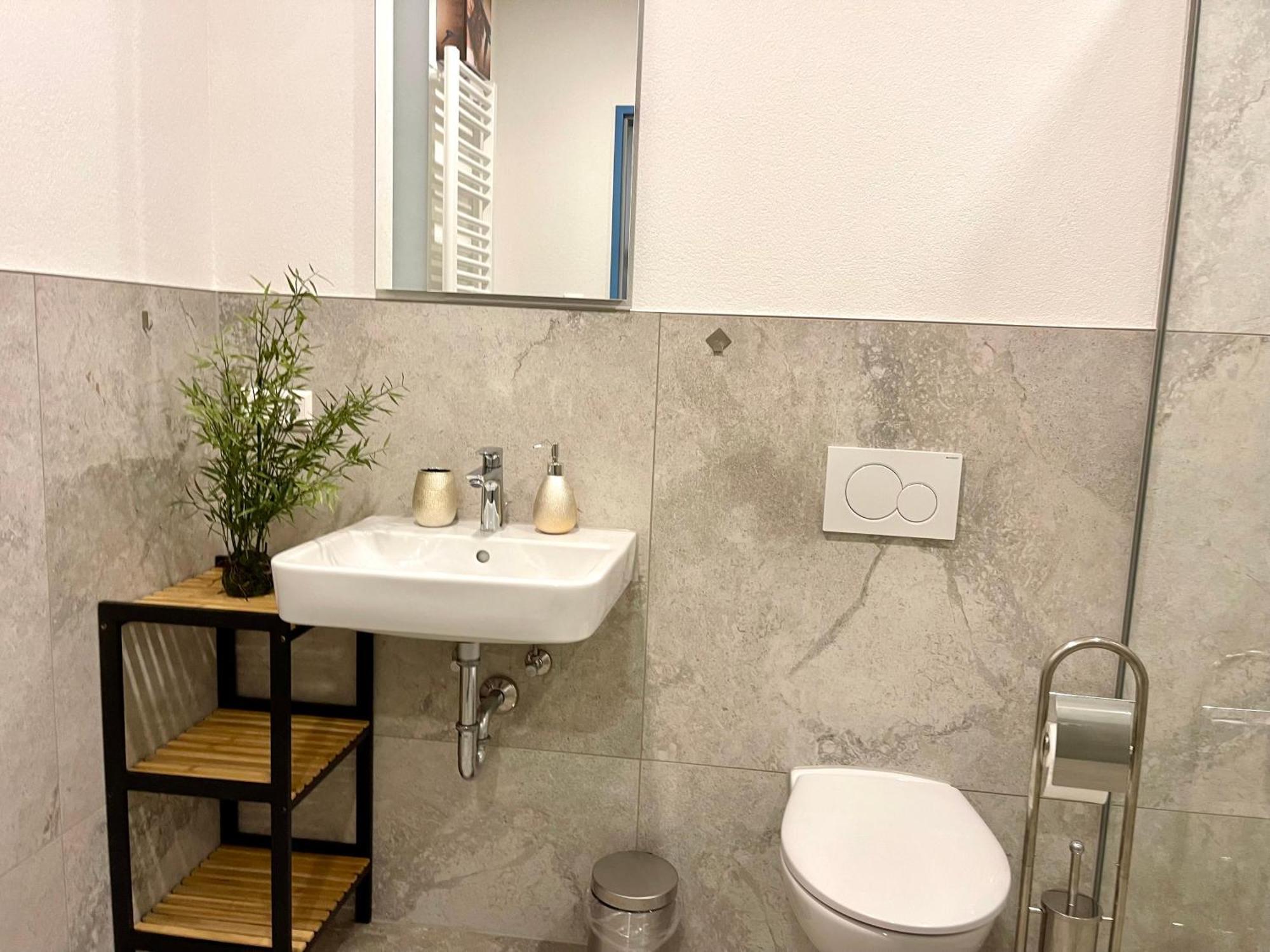 Neu Grosse Einzimmerwohnung Im Zentrum Goldstadt Pforzheim Schloessle Exteriér fotografie