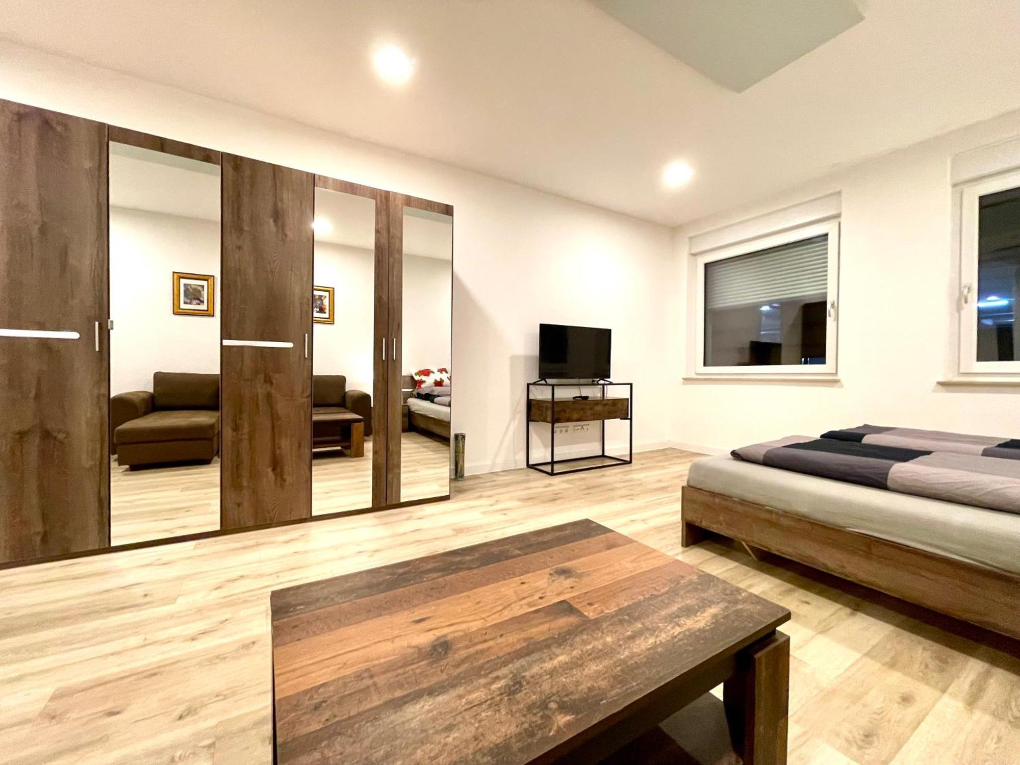 Neu Grosse Einzimmerwohnung Im Zentrum Goldstadt Pforzheim Schloessle Exteriér fotografie