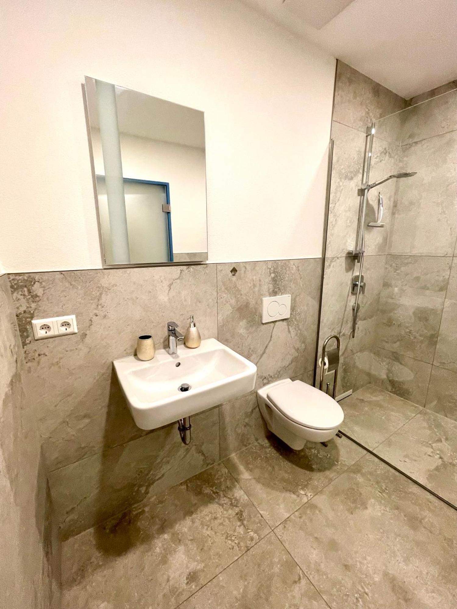 Neu Grosse Einzimmerwohnung Im Zentrum Goldstadt Pforzheim Schloessle Exteriér fotografie