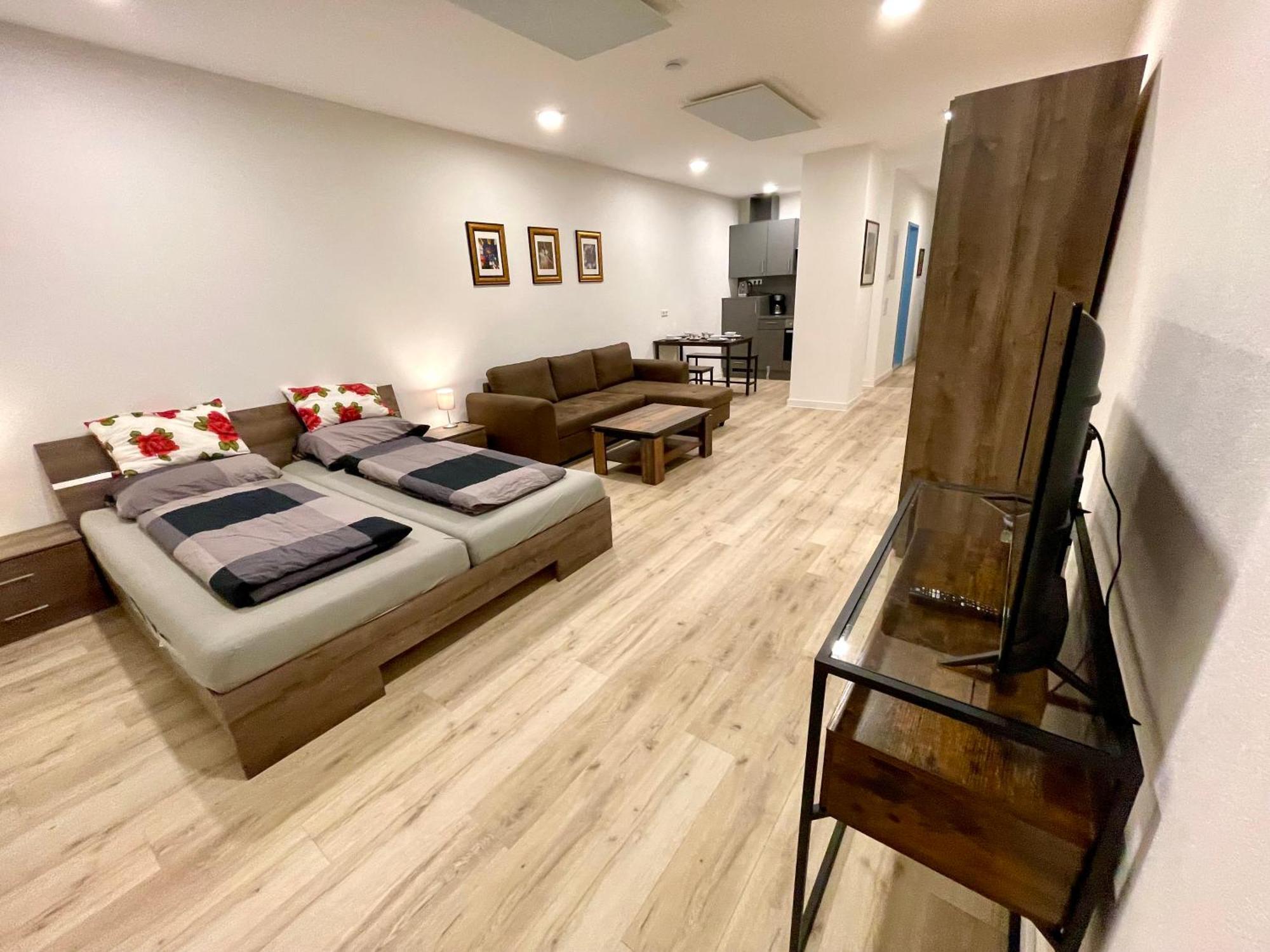 Neu Grosse Einzimmerwohnung Im Zentrum Goldstadt Pforzheim Schloessle Exteriér fotografie