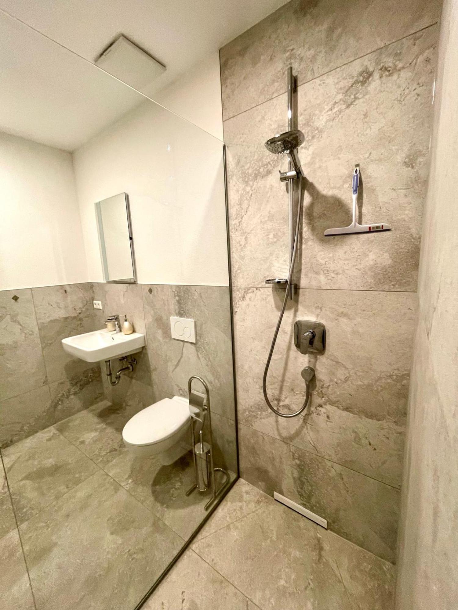 Neu Grosse Einzimmerwohnung Im Zentrum Goldstadt Pforzheim Schloessle Exteriér fotografie